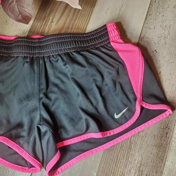 Nike Dri-Fit Women's Black and Pink Running Shorts Size Medium - Picture 15 of 15